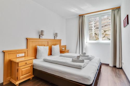 a bedroom with a large bed and a window at STANTON Lodge in Sankt Anton am Arlberg