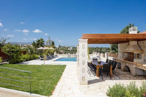 Πισίνα στο ή κοντά στο New luxurious villa with stunning pool,views &bbq!