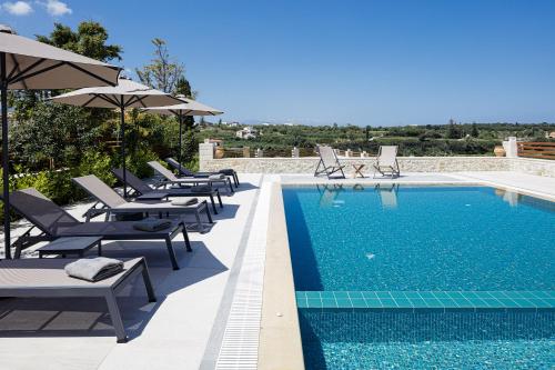 Πισίνα στο ή κοντά στο New luxurious villa with stunning pool,views &bbq!