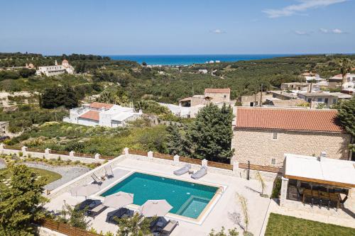 Πισίνα στο ή κοντά στο New luxurious villa with stunning pool,views &bbq!