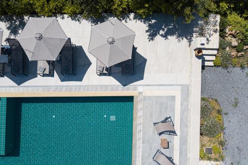 Πισίνα στο ή κοντά στο New luxurious villa with stunning pool,views &bbq!