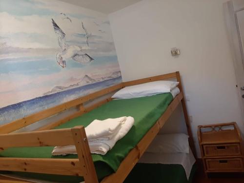 Двухъярусная кровать или двухъярусные кровати в номере Villa Cristina Apartment