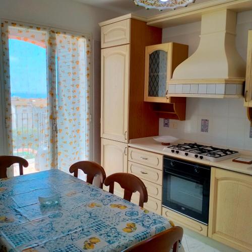 Cucina o angolo cottura di casa vacanza Rosariomaria