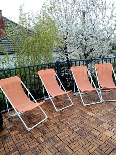 three lawn chairs sitting on a patio at Kőszeghegyalja Vendégház in Horvátzsidány