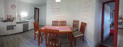 a kitchen with a table and chairs in a room at Szelíd Tisza Vályog Vendégház Tiszafüred in Tiszafüred