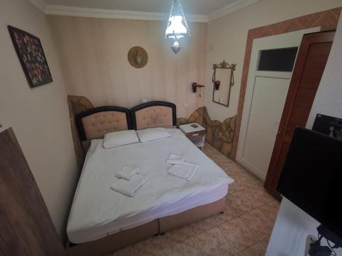 A bed or beds in a room at Anz Guest House