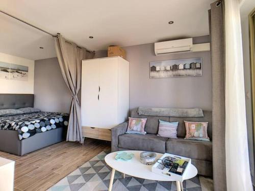 Juan Les Pins Centre - Studio Neuf Avec Terrasse - 3 Mins Des Plages - Jazz Apartment photo 10
