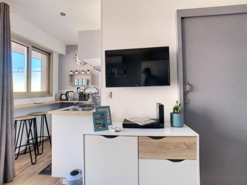Juan Les Pins Centre - Studio Neuf Avec Terrasse - 3 Mins Des Plages - Jazz Apartment photo 8