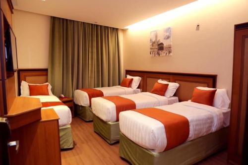 Łóżko lub łóżka w pokoju w obiekcie Al Bostan Al Masi Hotel