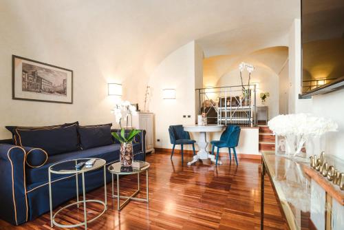 a living room with a blue couch and a table at Teichnersuite in Rome