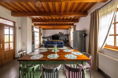 a dining room with a table and chairs at Ferrata Vendégház in Csesznek