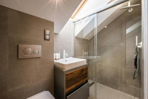 Ванна кімната в Chalet Herzog Argentière Chamonix - by EMERALD STAY