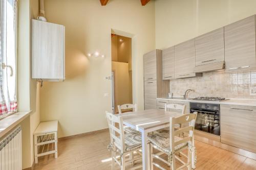 a kitchen with a table and chairs in a room at Residence Viviverde in Terni