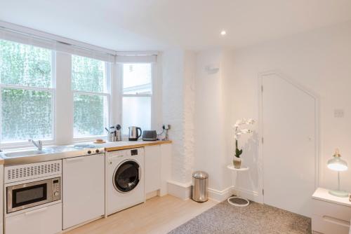 Gallery image of 4 Berkeley Square I Your Apartment in Bristol