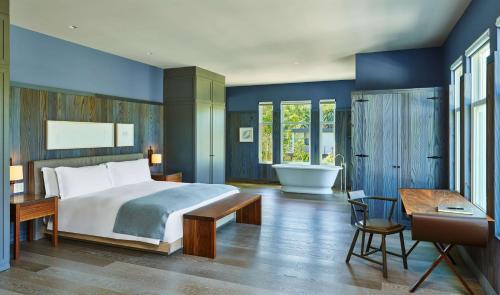 Postel nebo postele na pokoji v ubytování Alila Napa Valley, a Hyatt Resort