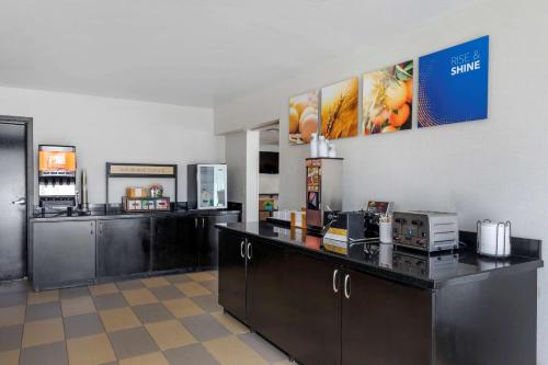 a restaurant with a counter in a room at Comfort Inn Sherman in Sherman