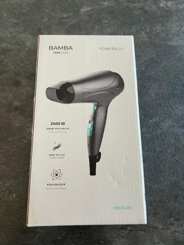 a picture of a blow dryer on a box at Rooms Valencia Center in Valencia