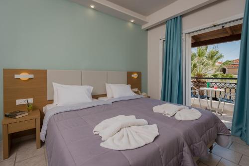 Postel nebo postele na pokoji v ubytování Dennys Inn Hotel