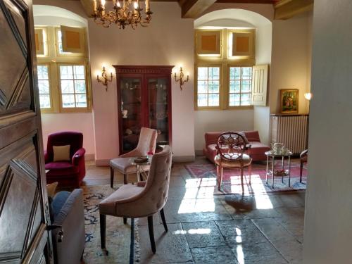 Posezení v ubytování Chateau de Balsac