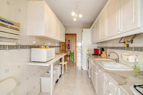 Η κουζίνα ή μικρή κουζίνα στο Apartamento beira mar