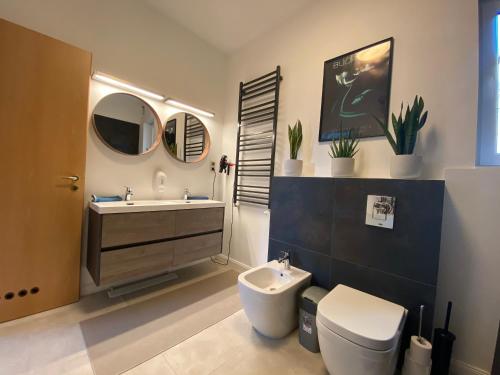 Kúpeľňa v ubytovaní 2 bedroom 107 m2 loft with balcony