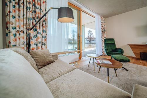 a living room with a couch and a table at Pałac Pakoszów Schlosshotel Wernersdorf in Jelenia Góra