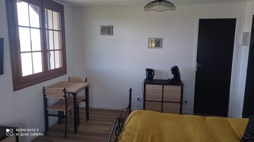 a room with a bed and a table and a desk at La BELLA 12 - Chambre d'hôtes SDB Privative in Bordeaux-Saint-Clair