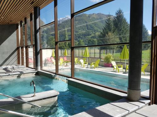 a swimming pool with a tub in a house at Le Village Vacances de Luz Saint Sauveur in Luz-Saint-Sauveur