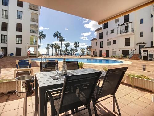 Duquesa Superb Seafront Apartment Marina Real