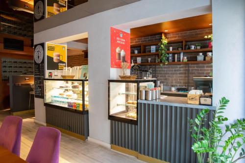 Ramada by Wyndham Istanbul Grand Bazaarにあるコーヒーまたはお茶