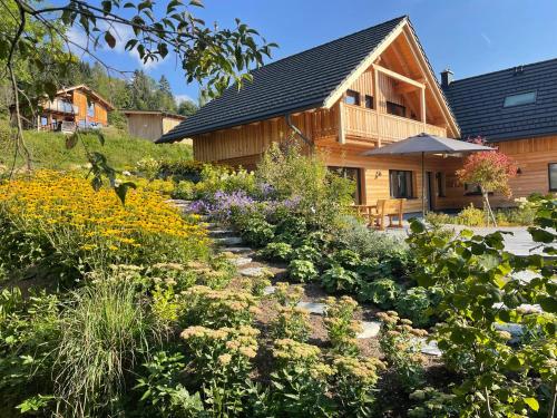 a garden in front of a wooden house at Chalet Tauplitz in Tauplitz