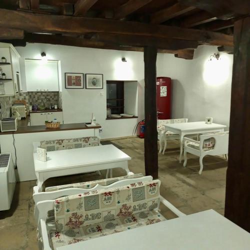 Η κουζίνα ή μικρή κουζίνα στο HiStory INN Unique Guest House