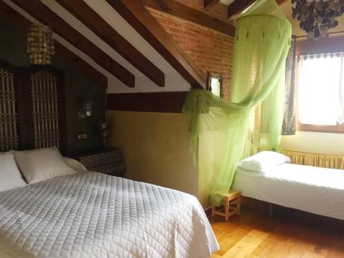 A bed or beds in a room at Camino a Casa - Suances