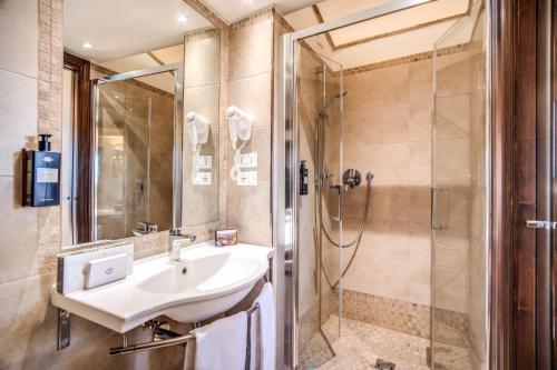 a bathroom with a sink and a shower at Abbazia Collemedio Resort & Spa in Collazzone