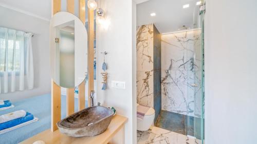 Ванная комната в Pyrgos Beach Hotel Apartments
