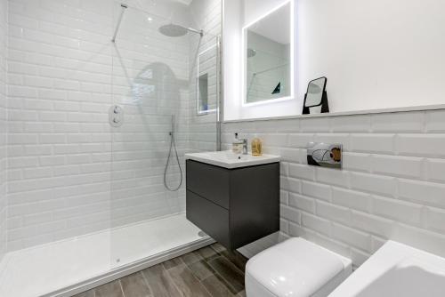 a bathroom with a shower and a toilet and a sink at Tailored Stays - Union lane in Chesterton