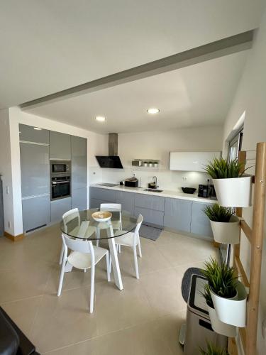 Beach condo Porto mós (sea view)