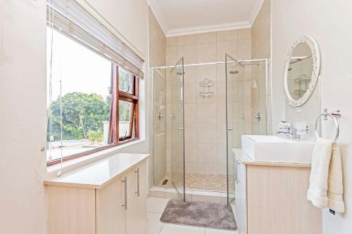 Ένα μπάνιο στο Dunton Guest House