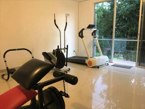 a gym with two exercise bikes and a treadmill at CASA VACACIONAL CAPINA87 in Pereira