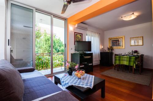 Χώρος καθιστικού στο Lara&Dan apartments