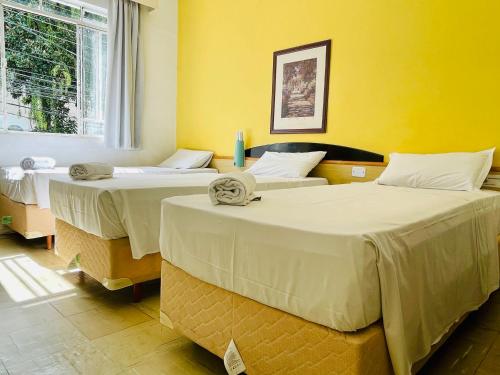 En eller flere senge i et værelse på Hotel Blumenau Centro