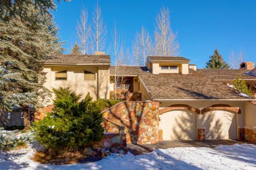 203 Arrowhead Drive – Photos 3