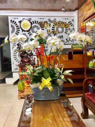 a vase of flowers on a table in a store at Moc Nhien Hostel Da Lat in Da Lat