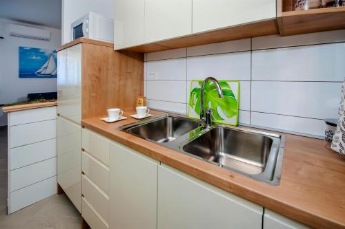 PARADISE Beach Apartments
