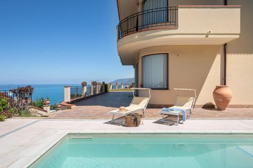 Басейн в Villa d'Orlando Charme - with private pool and sea view або поблизу