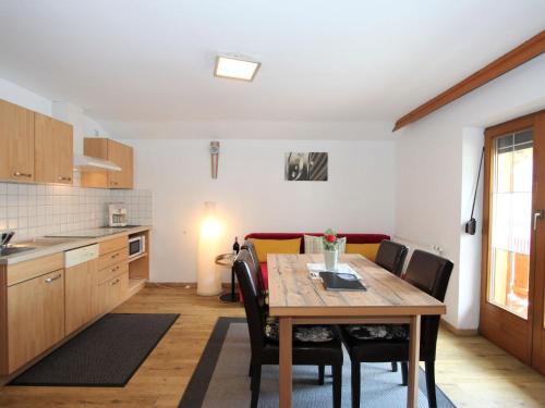 Kuchyň nebo kuchyňský kout v ubytování Apartment Schweiberer-3 by Interhome