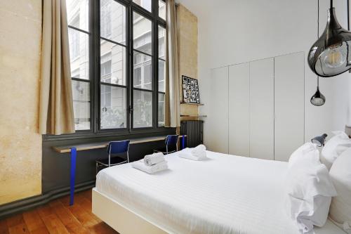 Posteľ alebo postele v izbe v ubytovaní Pick A Flat's Apartment in Upper Marais - Rue d'Hauteville