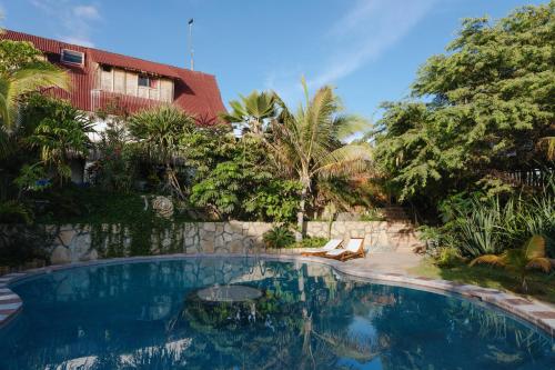 a swimming pool in front of a house at La Fragata in Vichayito