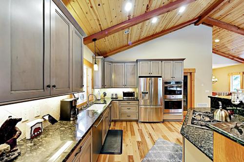 West Shore Retreat – Photos 2