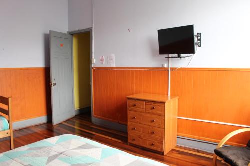 TV/Unterhaltungsangebot in der Unterkunft Hostal Capricho de Carlitos